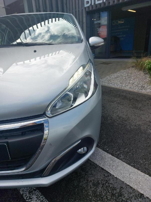 Peugeot 208 - BUSINESS 1.2 PureTech 82ch BVM5 Active